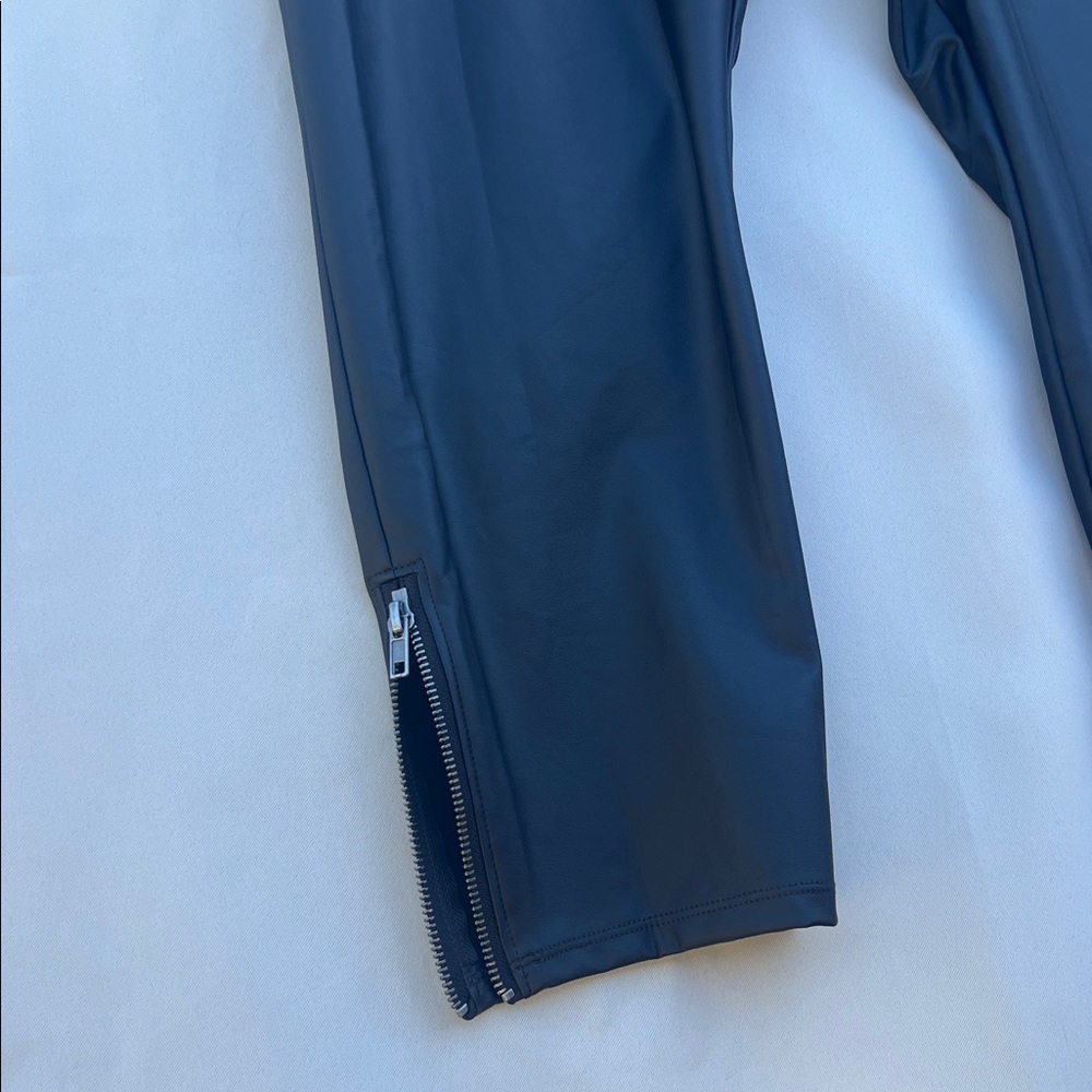 Torrid‎ | Crop Signature Waist Faux Leather Ankle Zip Legging (Size 3) - Picture 6 of 8